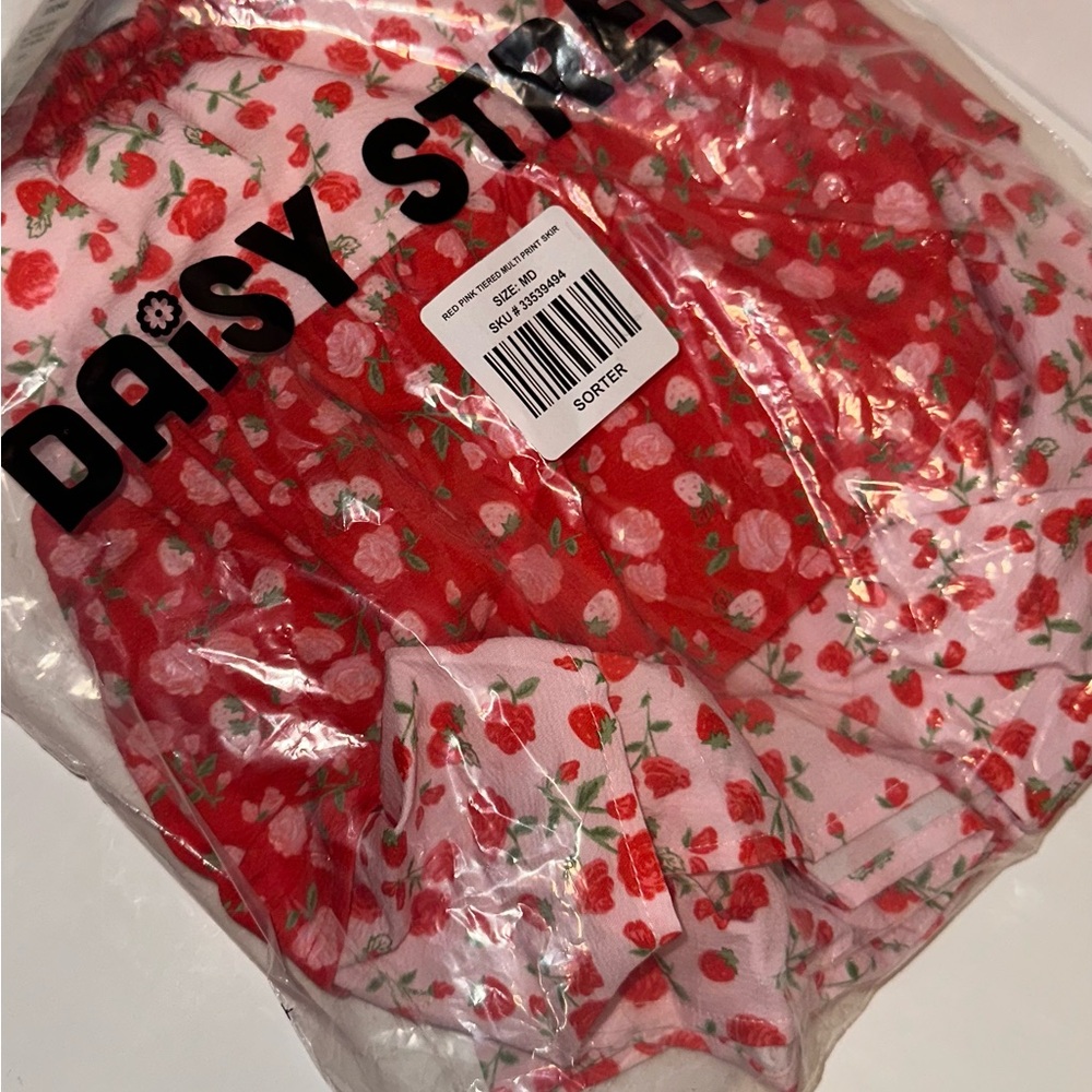 NWT Daisy Street Strawberries and Roses Cottagegore Tiered Mini Skirt Medium - Picture 3 of 3